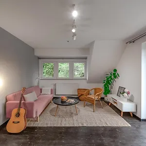 Appartement Das Wiesenhaus: Wohnen Direkt Am Rhein Keulen